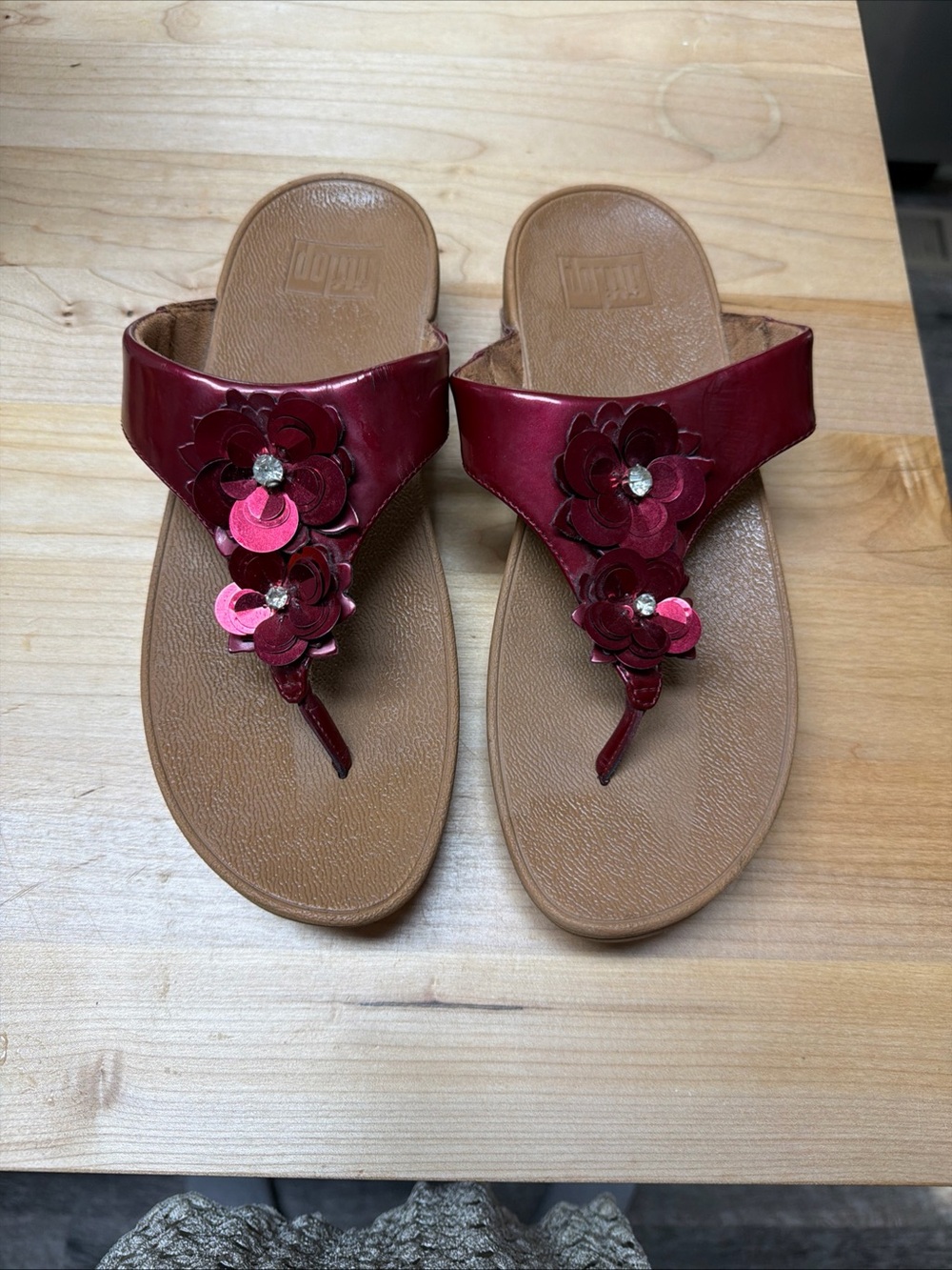 Fitflop Women's burgandy Floral Thong Sandals